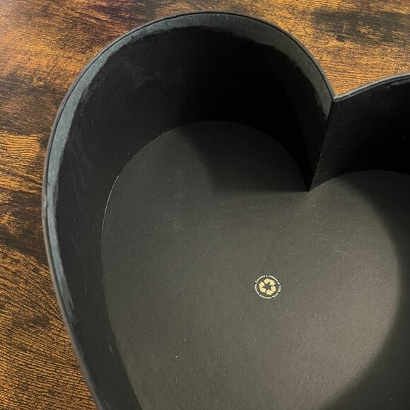 Jo Malone Valentine Heart Gift Box - Picture 6 of 9